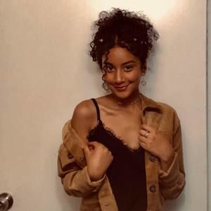 Meet your Posher, Andrea